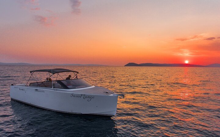 Colnago 35 speedboat on a private sunset tour from Split